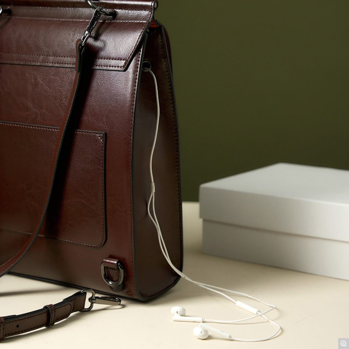 2090 Retro Minimalist Backpack – Cowhide Leather