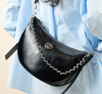 3039 Minimalist Dumpling Bag – Full Grain Cowhide Leather