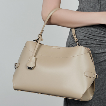 3067 Large-Capacity Crossbody Bag – Cowhide Leather