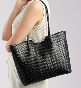 3152 Woven Minimalist Underarm Bag – Cowhide Leather