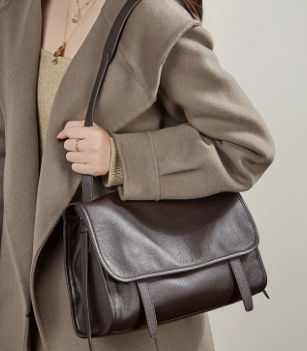 3288 Retro Large-Capacity Crossbody Bag – Full Grain Cowhide Leather