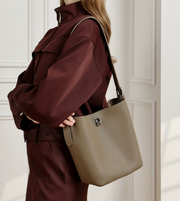 3362 Minimalist Bucket Bag – Full Grain Cowhide Leather