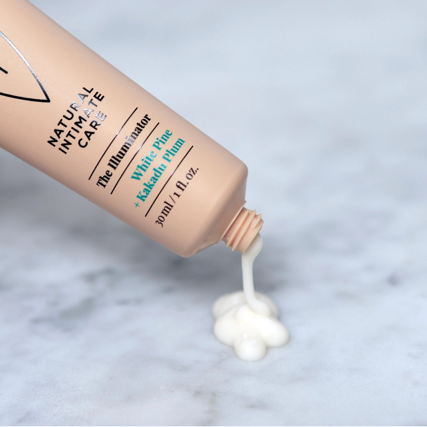 LIP The Illuminator Whitening [White Pine + Kakadu Plum] 30ml