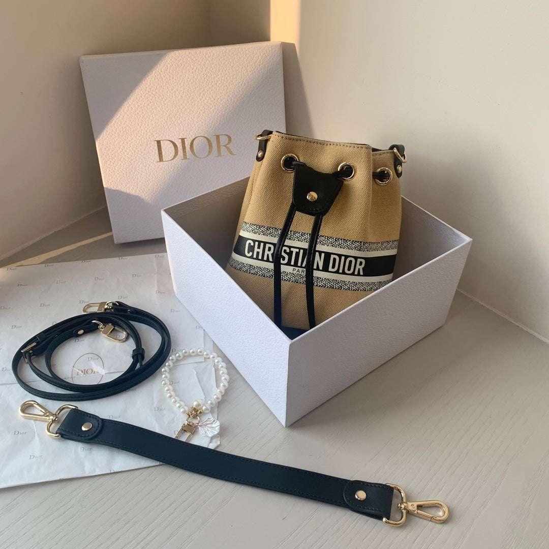 CHRISTIAN DIOR Vanity Carrier Straw Sack