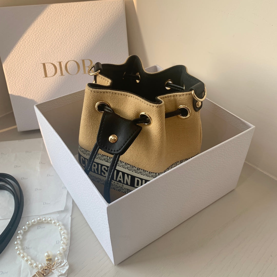 CHRISTIAN DIOR Vanity Carrier Straw Sack
