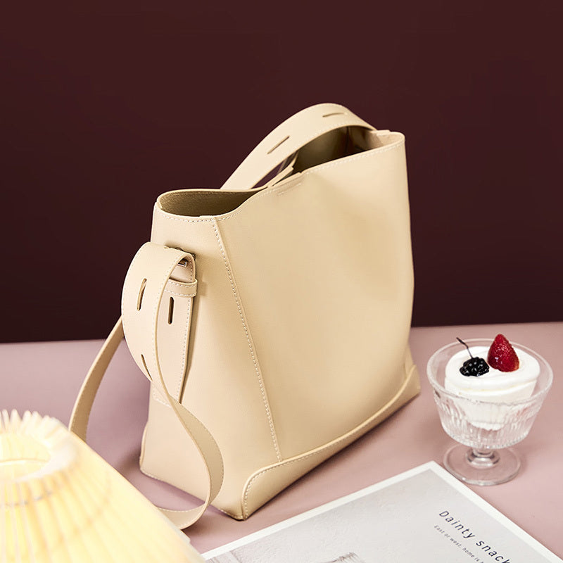 2391 Large-Capacity Bucket Bag – Cowhide Leather